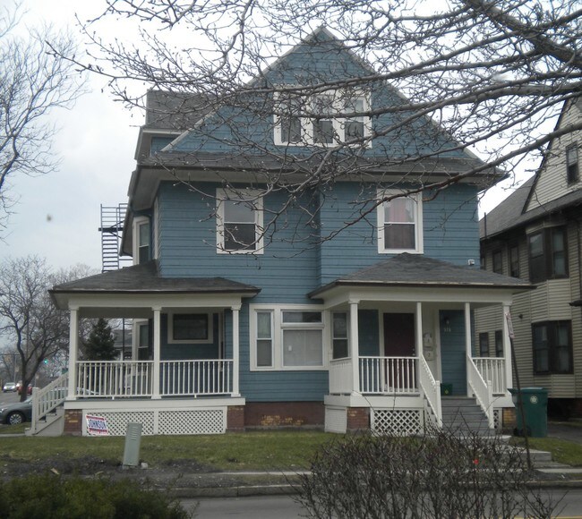 Building Photo - 378 Alexander St