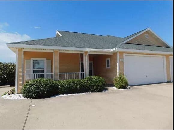 Building Photo - 15641 Palmira Ave