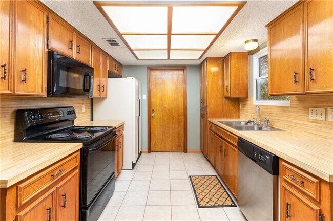 Foto del edificio - 6905 Smokey Hill Rd