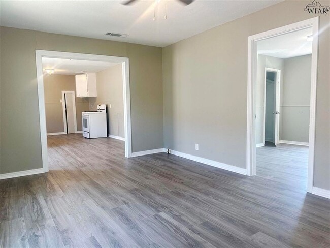 Building Photo - 2505 Carrigan Ave