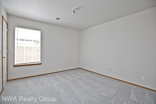 Building Photo - 3 br, 2 bath House - 3507 W. Beech Drive