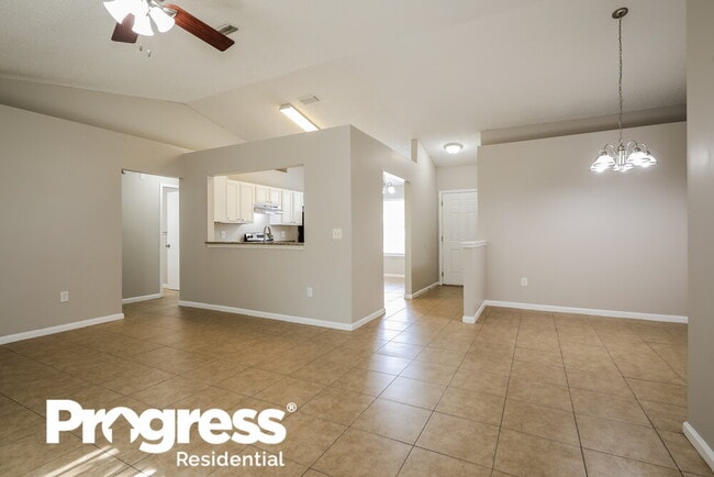 Building Photo - 1615 Twin Oak Ln
