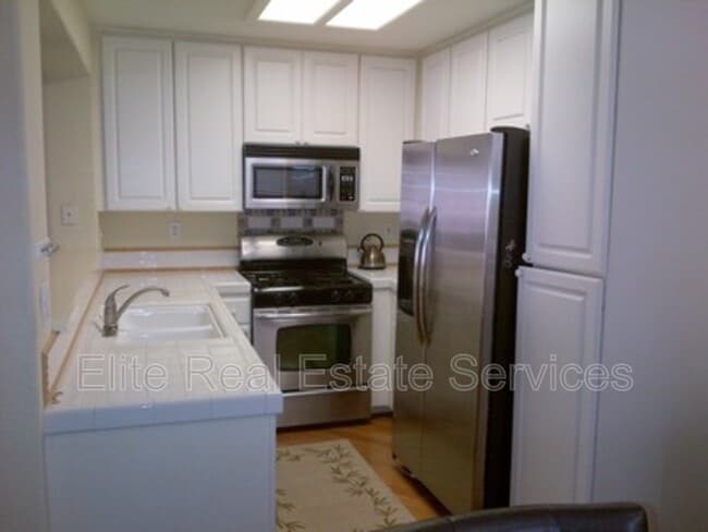 Building Photo - 1866 Via Capri St