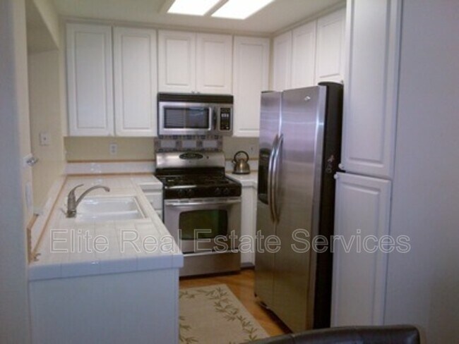 Foto del edificio - 1866 Via Capri St