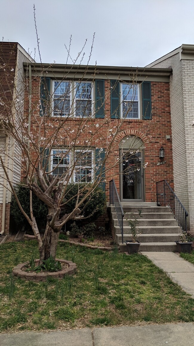 Building Photo - 13914 Woods Run Ct