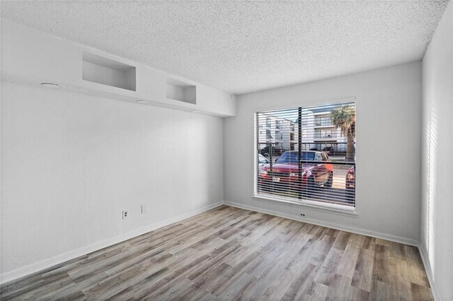 Foto del edificio - 2830 S Bartell Dr