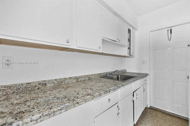 Foto del edificio - 800 83rd St