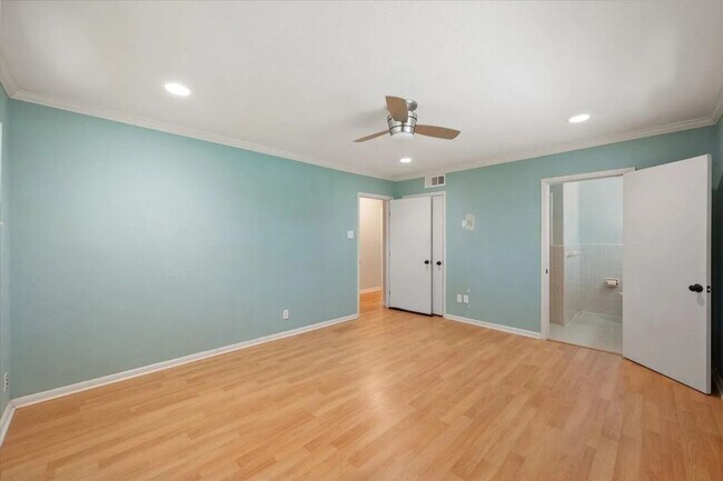 Foto del edificio - 1215 Columbia Cir