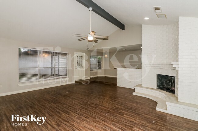 Foto del edificio - 15631 Cascade Point Dr