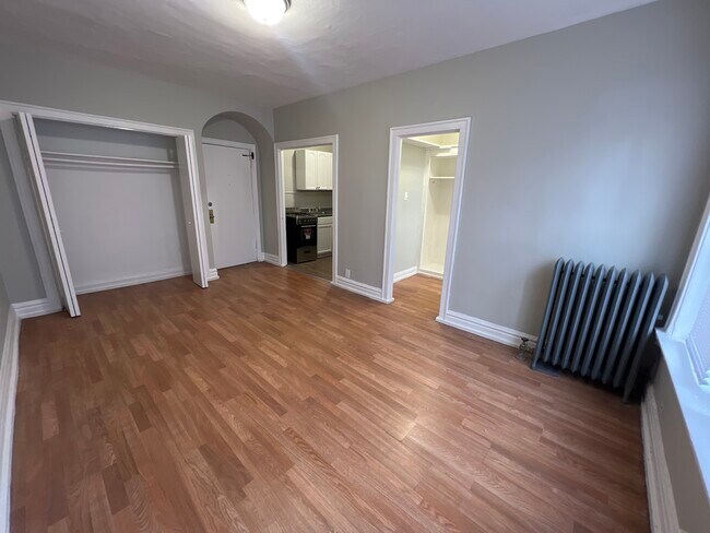 Foto del edificio - 5400 W Cornelia Ave