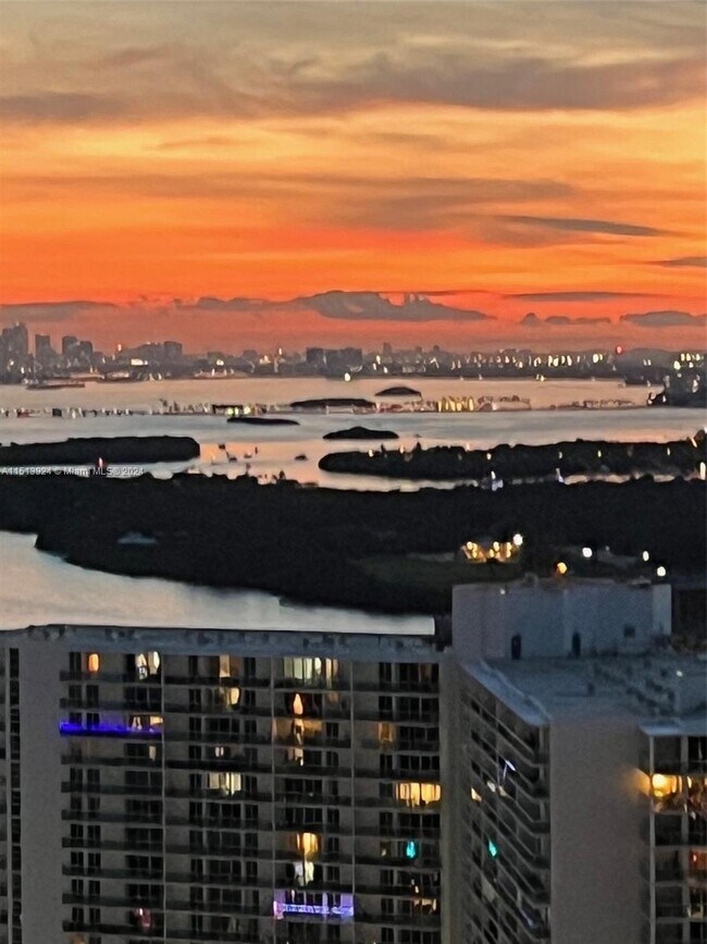 Foto del edificio - 16001 Collins Ave
