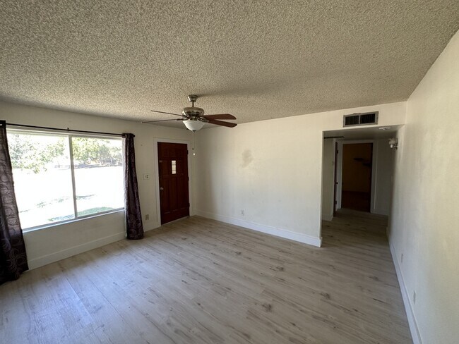 Building Photo - 4839 E Virginia Ave