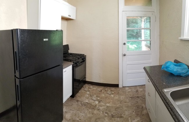 Foto del edificio - 2087 Plainview Ave