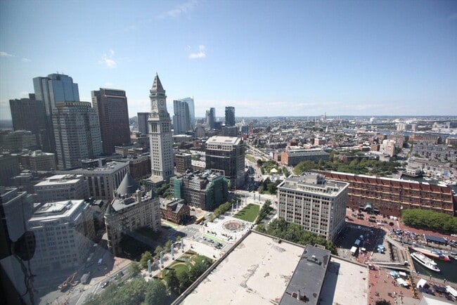 Building Photo - 65 E India Row
