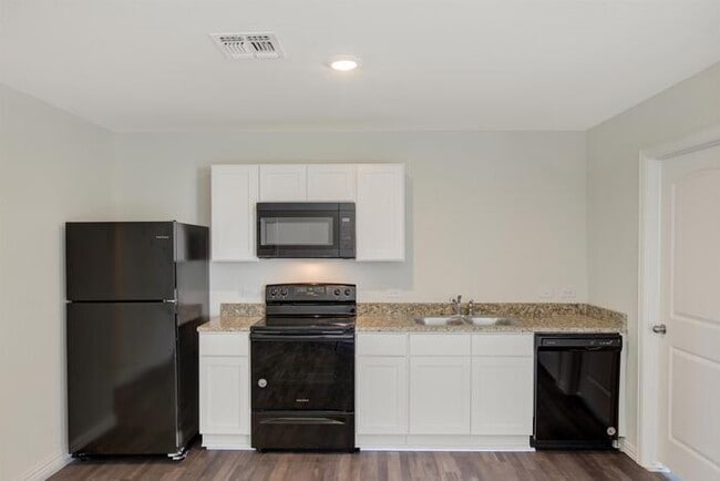 Foto del edificio - 7644 Teesdale Dr