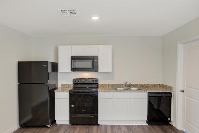 Building Photo - 9025 Madera Rd