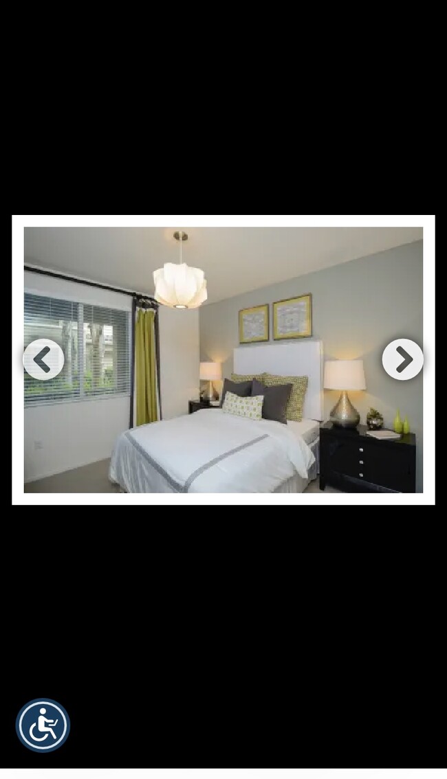 Rooms with walk in closet - 1415 N Melrose Dr