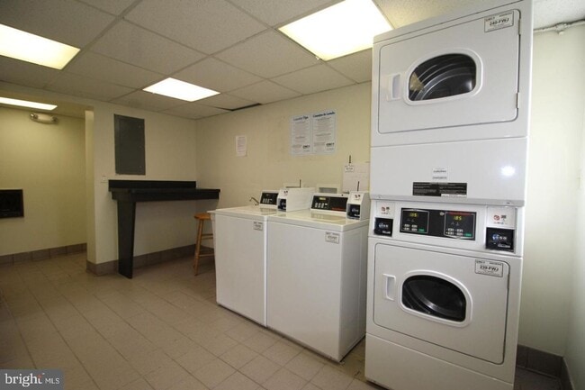 Building Photo - Wonderful studio condo in the heart of Old Town!!