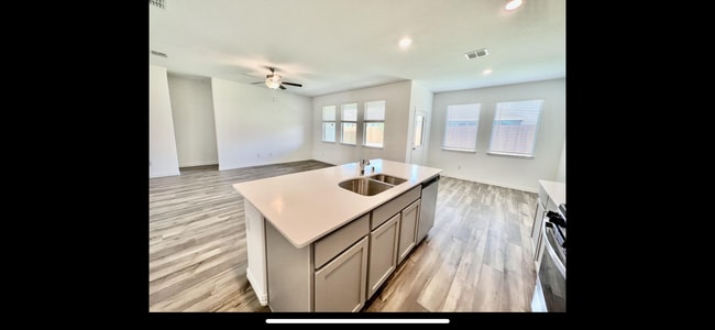 Building Photo - 1208 Sequoia Ln