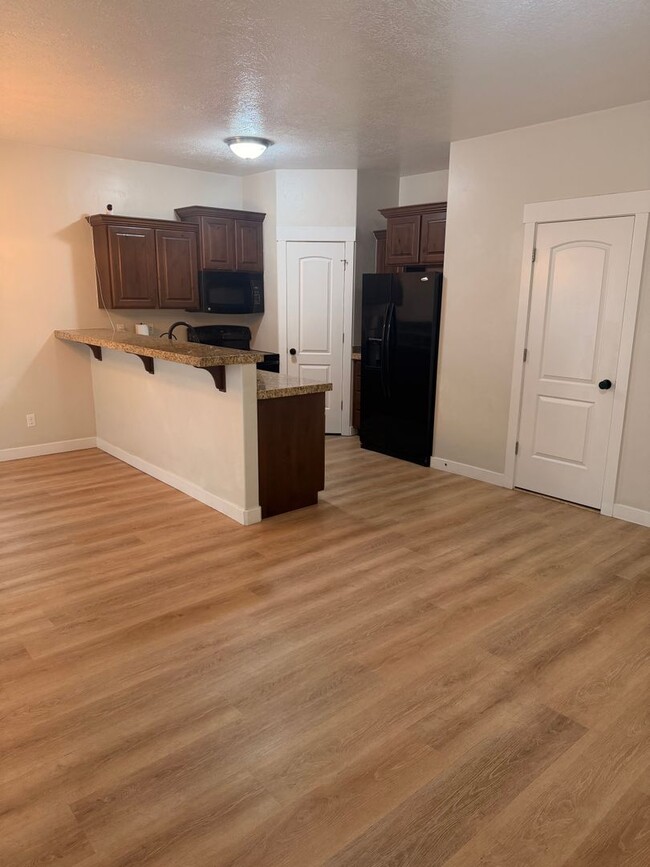 Building Photo - 371 S 790 W