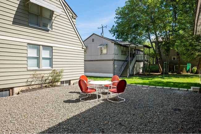 Building Photo - 208 N 8th St