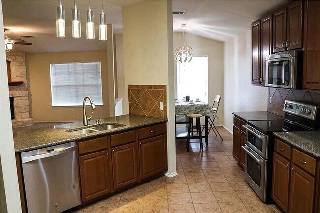 Foto del edificio - 100 S Creek Bend Dr