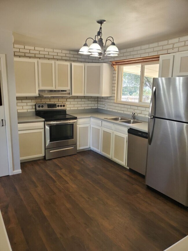 Foto del edificio - 5 bed 2 bath home in Northglenn