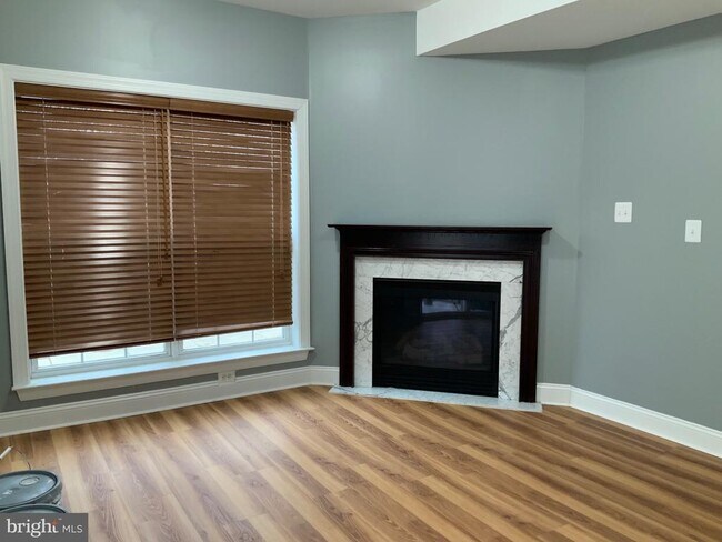 Foto del edificio - 3301 Castle Ridge Cir