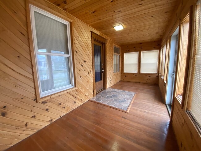 Building Photo - Gorgeous 2 Bed in Downtown Fargo!!