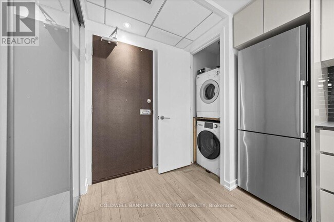 Building Photo - 906-199 SLATER STREET