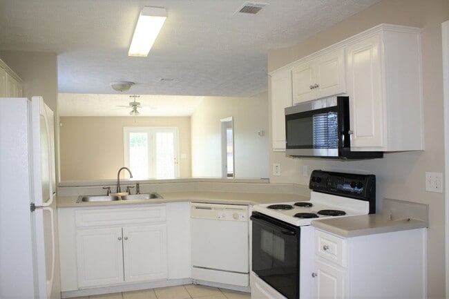 Building Photo - 622 Belle Court