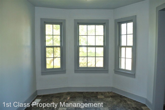 Building Photo - 3 br, 1 bath House - 222 N C st