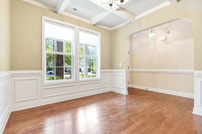 Foto del edificio - 1 Catalpa Ln N