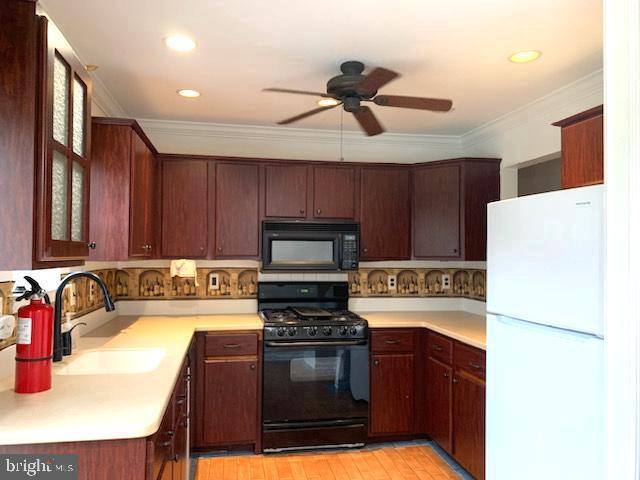 Foto del edificio - 605 Hartland Ct