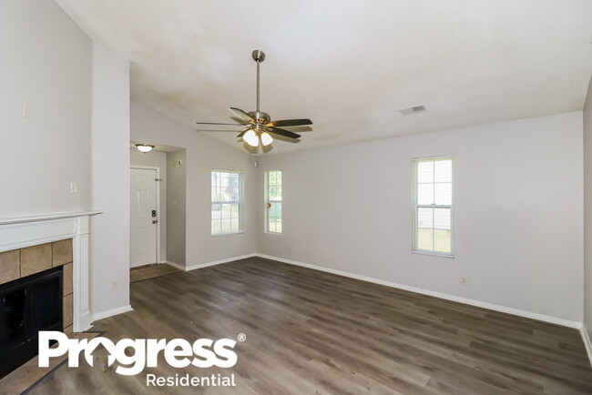 Foto del edificio - 4680 Waterfront Oak Dr