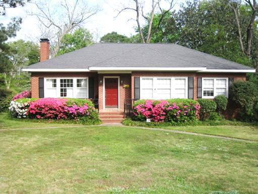 Primary Photo - Beautiful home in the historic lakebottom ...