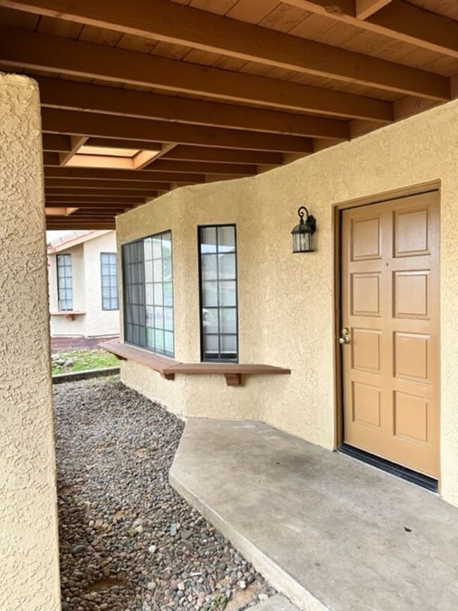 Building Photo - Charming Home in Miramonte