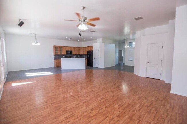 Building Photo - 3 Bedroom in Corona De Tucson - Vail Schoo...