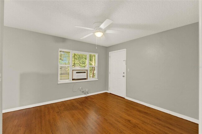 Foto del edificio - 1020 Alba Dr