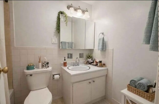 Foto del edificio - 539 W Stratford Pl