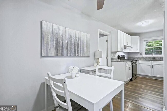 Foto del edificio - 2363 Beverly Ln