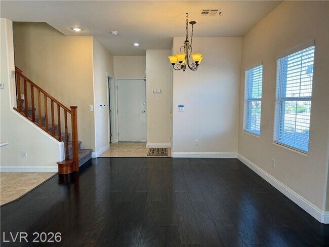 Foto del edificio - Gated 2BR Townhome with Loft, 2-Car Garage & Private Backyard