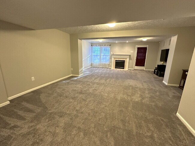 Foto del edificio - End-Unit Townhome in Owings Mills