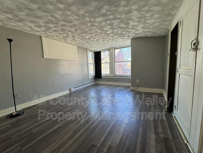 Foto del edificio - 610 W Allen St