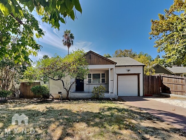 Building Photo - 2141 Royal Oaks Dr