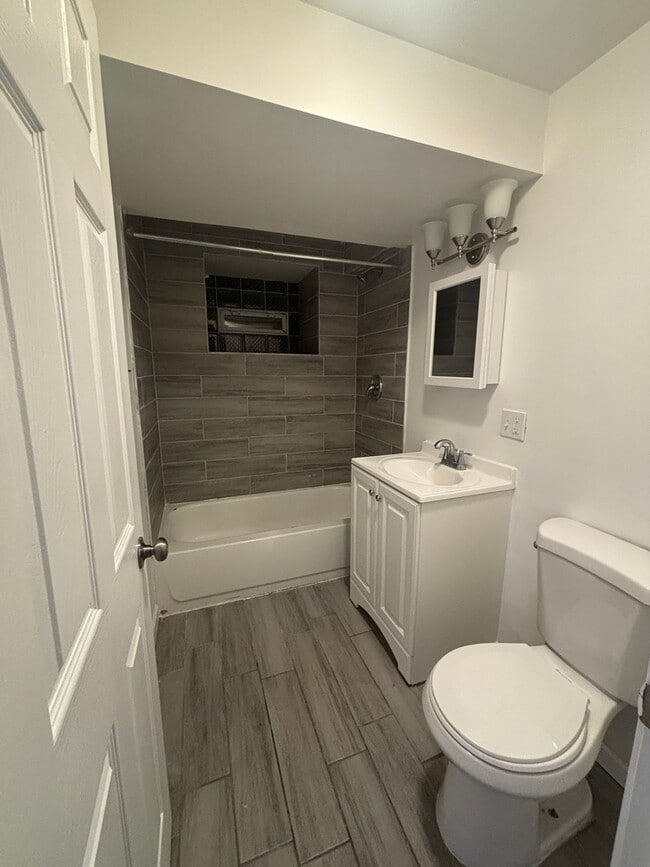 Foto del edificio - 1944 S Springfield Ave