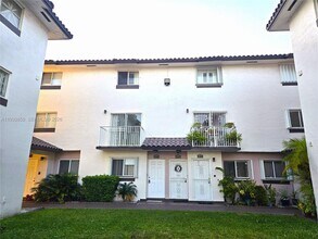 Building Photo - 1100 SW 104th Ct