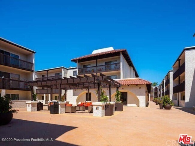 Foto del edificio - 5334 Lindley Ave