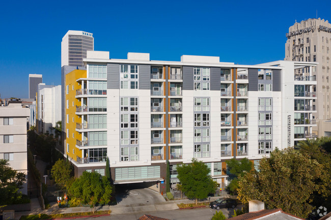 Building Photo - Desmond at Wilshire