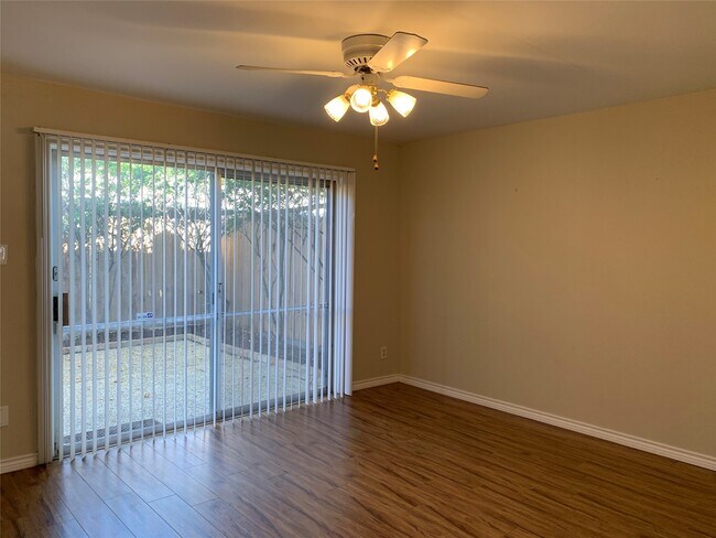 Foto del edificio - 13140 Trail Hollow Dr